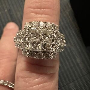Like new! 3ct tw lab created diamond engagement ring